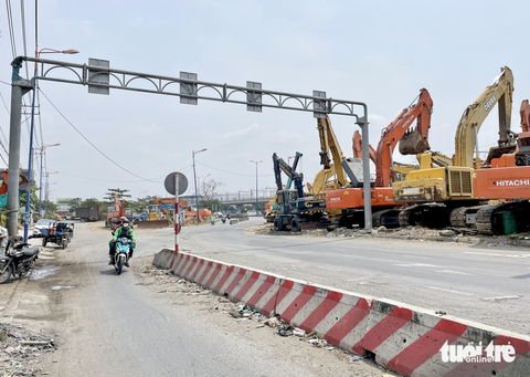 Cận cảnh hạ tầng giao thông chậm kết nối, bến xe Miền Đông mới ế ẩm - Ảnh 9. Cận cảnh hạ tầng giao thông chậm kết nối, bến xe Miền Đông mới ế ẩm - Ảnh 9.