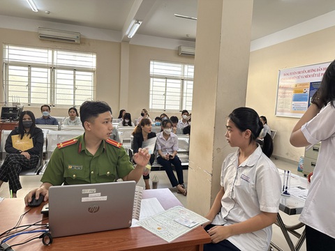 Tin tức sáng 2-4: Sẽ cấp căn cước công dân cho người dưới 14 tuổi; Giữ Ban An toàn thực phẩm TP.HCM - Ảnh 1. Tin tức sáng 2-4: Sẽ cấp căn cước công dân cho người dưới 14 tuổi; Giữ Ban An toàn thực phẩm TP.HCM - Ảnh 1.
