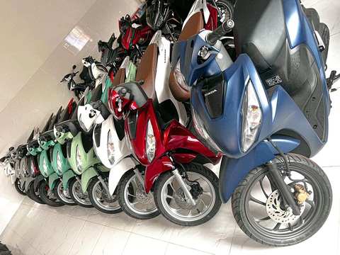 Xe máy Honda đồng loạt tăng giá, đại lý chênh thêm tiền ăn chênh lệch - Ảnh 4. Xe máy Honda đồng loạt tăng giá, đại lý chênh thêm tiền ăn chênh lệch - Ảnh 4.