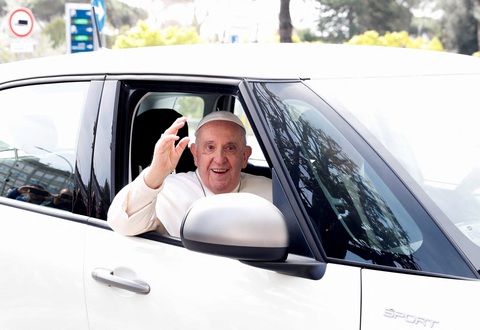 Giáo hoàng Francis xuất viện: Tôi không sợ, tôi vẫn còn sống - Ảnh 1. Giáo hoàng Francis xuất viện: Tôi không sợ, tôi vẫn còn sống - Ảnh 1.