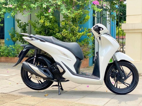 Xe máy Honda đồng loạt tăng giá, đại lý chênh thêm tiền ăn chênh lệch - Ảnh 1. Xe máy Honda đồng loạt tăng giá, đại lý chênh thêm tiền ăn chênh lệch - Ảnh 1.