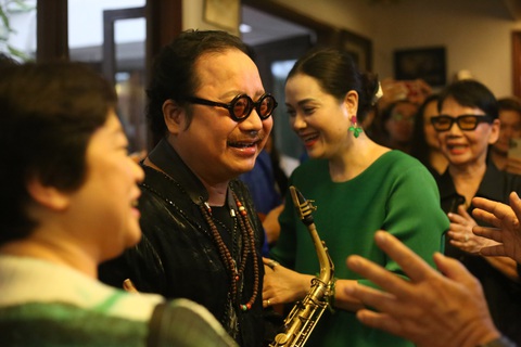 Giỗ Trịnh Công Sơn, Trần Mạnh Tuấn thổi saxophone trở lại - Ảnh 3. Giỗ Trịnh Công Sơn, Trần Mạnh Tuấn thổi saxophone trở lại - Ảnh 3.