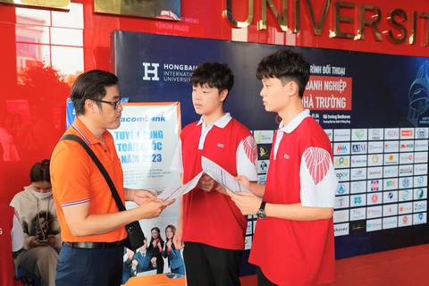 Buổi đối thoại giữa HIU và 100 doanh nghiệp - Ảnh 2. Buổi đối thoại giữa HIU và 100 doanh nghiệp - Ảnh 2.