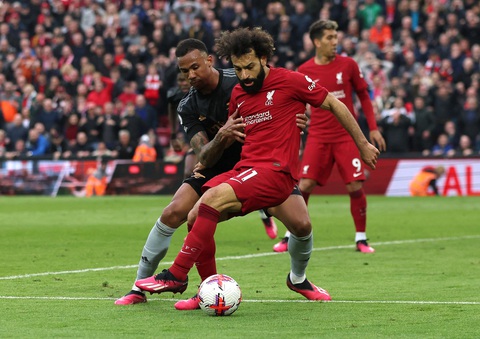 Liverpool hòa Arsenal dù bị dẫn trước 2 bàn - Ảnh 1. Liverpool hòa Arsenal dù bị dẫn trước 2 bàn - Ảnh 1.