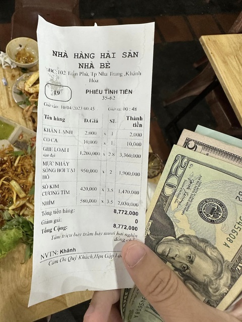 Lãnh đạo Nha Trang yêu cầu làm rõ vụ nhà hàng bị tố chặt chém khách nước ngoài - Ảnh 3. Lãnh đạo Nha Trang yêu cầu làm rõ vụ nhà hàng bị tố chặt chém khách nước ngoài - Ảnh 3.
