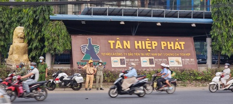 Khám xét nơi ở và nơi làm việc của ông Trần Quí Thanh - Ảnh 1. Khám xét nơi ở và nơi làm việc của ông Trần Quí Thanh - Ảnh 1.