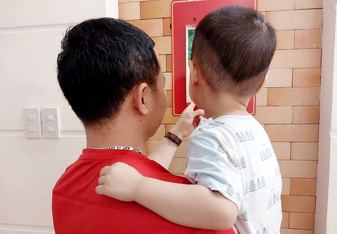 Con trẻ sau cuộc đổ vỡ của cha mẹ - Kỳ cuối: Hai 'rơ mooc' yêu thương của bố - Ảnh 3. Cha, con và tình yêu thương vô bờ bến - Ảnh: QUỐC HƯƠNG
