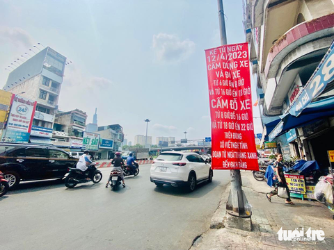 Vì sao lắp dải phân cách ở ngã tư Hàng Xanh? - Ảnh 1. Vì sao lắp dải phân cách ở ngã tư Hàng Xanh? - Ảnh 1.