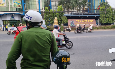 Hình ảnh công an khám xét trụ sở Công ty Tân Hiệp Phát - Ảnh 6. Hình ảnh công an khám xét trụ sở Công ty Tân Hiệp Phát - Ảnh 6.