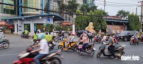 Hình ảnh công an khám xét trụ sở Công ty Tân Hiệp Phát - Ảnh 7. Hình ảnh công an khám xét trụ sở Công ty Tân Hiệp Phát - Ảnh 7.