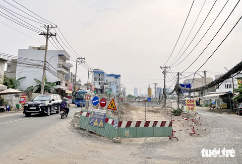 Đường Lương Định Của dài 2,5km làm 8 năm, bây giờ ra sao? - Ảnh 2. Đường Lương Định Của dài 2,5km làm 8 năm, bây giờ ra sao? - Ảnh 2.