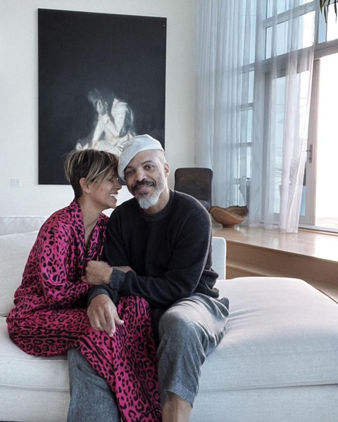 ‘Miêu nữ’ Halle Berry khỏa thân uống rượu trên ban công - Ảnh 5. ‘Miêu nữ’ Halle Berry khỏa thân uống rượu trên ban công - Ảnh 5.