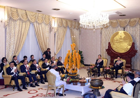 Lào làm nghi lễ buộc chỉ cổ tay cho Chủ tịch nước Võ Văn Thưởng - Ảnh 3. Lào làm nghi lễ buộc chỉ cổ tay cho Chủ tịch nước Võ Văn Thưởng - Ảnh 3.