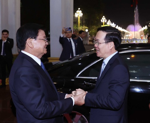 Lào làm nghi lễ buộc chỉ cổ tay cho Chủ tịch nước Võ Văn Thưởng - Ảnh 6. Lào làm nghi lễ buộc chỉ cổ tay cho Chủ tịch nước Võ Văn Thưởng - Ảnh 6.