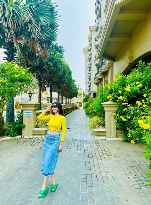 Ảnh vui sao Việt 10-4: Ngọc Trinh vui đùa cùng cháu gái - Ảnh 10. Ảnh vui sao Việt 10-4: Ngọc Trinh vui đùa cùng cháu gái - Ảnh 10.