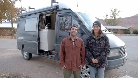 Biến Mercedes-Benz Sprinter thành nhà di động với những món đồ ‘nhặt nhạnh’ - Ảnh 1. Biến Mercedes-Benz Sprinter thành nhà di động với những món đồ ‘nhặt nhạnh’ - Ảnh 1.