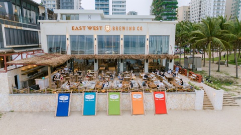Nhà hàng bia thủ công East West Brewing - nơi ‘chill’ lý tưởng bên biển Mỹ Khê - Ảnh 4. Nhà hàng bia thủ công East West Brewing - nơi ‘chill’ lý tưởng bên biển Mỹ Khê - Ảnh 4.