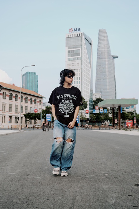 Nét đẹp tinh tế từ sự tối giản của trang phục SLY - Ảnh 3. Nét đẹp tinh tế từ sự tối giản của trang phục SLY - Ảnh 3.