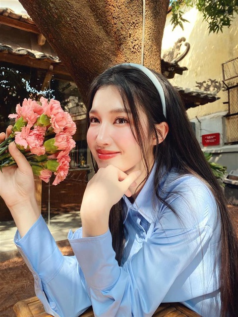Thùy Tiên, Phương Nhi, Hòa Minzy đu trend làm Lưu Diệc Phi phiên bản Việt - Ảnh 4. Thùy Tiên, Phương Nhi, Hòa Minzy đu trend làm Lưu Diệc Phi phiên bản Việt - Ảnh 4.