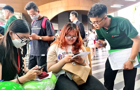 Hồ sơ xin việc ngắn gọn nhưng phải cho nhà tuyển dụng thấy được bạn có kỹ năng, điểm mạnh thế nào - Ảnh: C.TRIỆU Hồ sơ xin việc ngắn gọn nhưng phải cho nhà tuyển dụng thấy được bạn có kỹ năng, điểm mạnh thế nào - Ảnh: C.TRIỆU