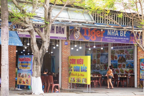 Lãnh đạo Nha Trang yêu cầu làm rõ vụ nhà hàng bị tố chặt chém khách nước ngoài - Ảnh 1. Lãnh đạo Nha Trang yêu cầu làm rõ vụ nhà hàng bị tố chặt chém khách nước ngoài - Ảnh 1.