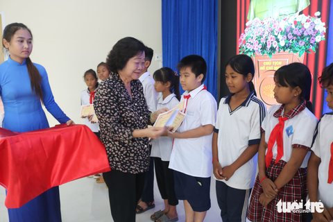 93 học bổng Vừ A Dính cho học sinh ảnh hưởng bởi COVID-19 - Ảnh 1. 93 học bổng Vừ A Dính cho học sinh ảnh hưởng bởi COVID-19 - Ảnh 1.