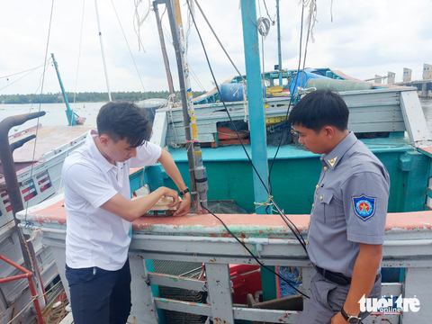 Vụ 5 chủ tàu cá bị phạt: Người dân cam kết không tái phạm - Ảnh 1. Vụ 5 chủ tàu cá bị phạt: Người dân cam kết không tái phạm - Ảnh 1.