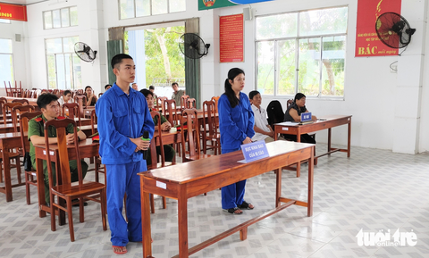 Tuyên phạt cặp vợ chồng cướp tiệm vàng 15 năm tù giam - Ảnh 1. Tuyên phạt cặp vợ chồng cướp tiệm vàng 15 năm tù giam - Ảnh 1.