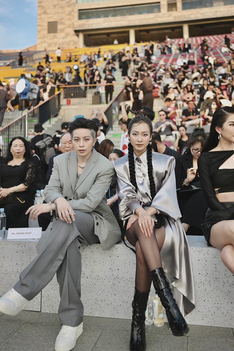 Ảnh vui sao Việt 11-4: Tuấn Hưng bị trêu xinh gái, sexy - Ảnh 9. Ảnh vui sao Việt 11-4: Tuấn Hưng bị trêu xinh gái, sexy - Ảnh 9.