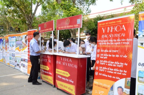 Xét tuyển học bạ - chìa khóa mở cánh cửa đại học - Ảnh 1. Xét tuyển học bạ - chìa khóa mở cánh cửa đại học - Ảnh 1.