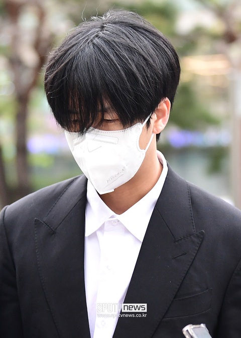 Nam thần tượng Ravi - VIXX - giả động kinh để trốn nghĩa vụ quân sự - Ảnh 1. Nam thần tượng Ravi - VIXX - giả động kinh để trốn nghĩa vụ quân sự - Ảnh 1.