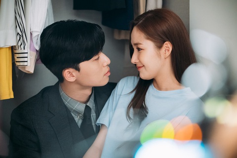 Thư ký Kim, True Beauty, Hai thế giới và loạt phim Hàn hot nhất mọi thời đại - Ảnh 1. Thư ký Kim, True Beauty, Hai thế giới và loạt phim Hàn hot nhất mọi thời đại - Ảnh 1.