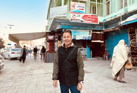 Tác giả trên đường phố Mazar-i-Sharif, Afghanistan, tháng 3-2023 - Ảnh: L.K.G Tác giả trên đường phố Mazar-i-Sharif, Afghanistan, tháng 3-2023 - Ảnh: L.K.G