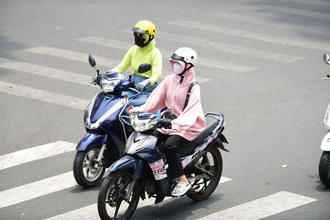 Thời tiết hôm nay 12-4: Nồm ẩm quay lại Bắc Bộ, Nam Bộ nóng 37 độ C - Ảnh 1. Thời tiết hôm nay 12-4: Nồm ẩm quay lại Bắc Bộ, Nam Bộ nóng 37 độ C - Ảnh 1.