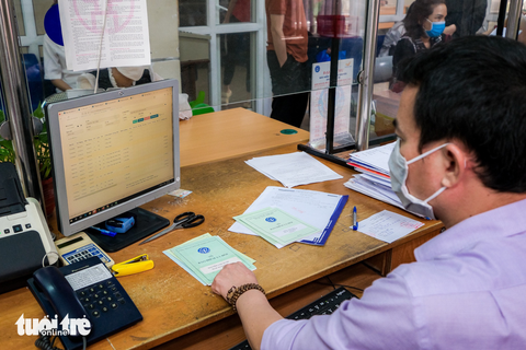 Đóng thừa tiền bảo hiểm xã hội, được yêu cầu từ TP.HCM ra Hà Nội nhận lại - Ảnh 1. Đóng thừa tiền bảo hiểm xã hội, được yêu cầu từ TP.HCM ra Hà Nội nhận lại - Ảnh 1.