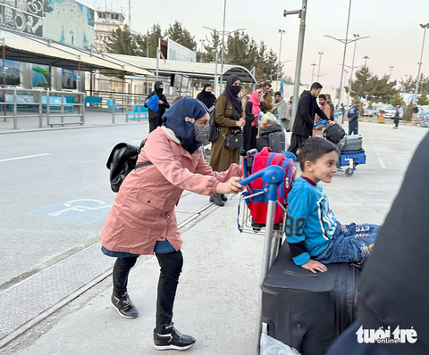 Đến Afghanistan thời Taliban - Kỳ 2: Bay hay đi đường bộ đầy mùi thuốc súng? - Ảnh 1. Đến Afghanistan thời Taliban - Kỳ 2: Bay hay đi đường bộ đầy mùi thuốc súng? - Ảnh 1.