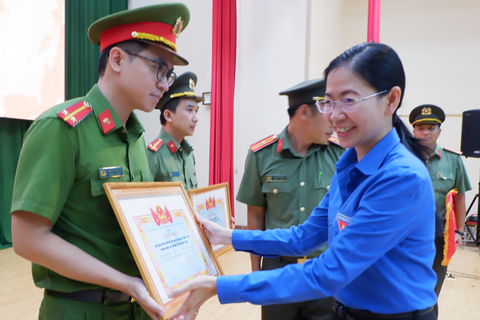 Chiến sĩ Công an TP.HCM tiên phong chuyển đổi số - Ảnh 1. Chiến sĩ Công an TP.HCM tiên phong chuyển đổi số - Ảnh 1.