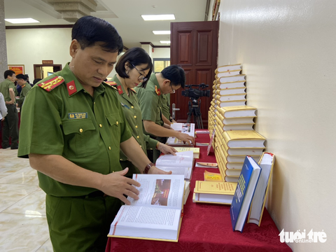 Giới thiệu sách của Tổng bí thư: ‘Danh dự là điều thiêng liêng, cao quý nhất’ - Ảnh 3. Giới thiệu sách của Tổng bí thư: ‘Danh dự là điều thiêng liêng, cao quý nhất’ - Ảnh 3.
