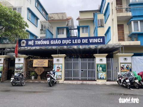 Bé 3 tuổi gãy chân trong lớp ở Hà Nội: Cơ sở mầm non phải đóng cửa từ 14-4 - Ảnh 1. Bé 3 tuổi gãy chân trong lớp ở Hà Nội: Cơ sở mầm non phải đóng cửa từ 14-4 - Ảnh 1.