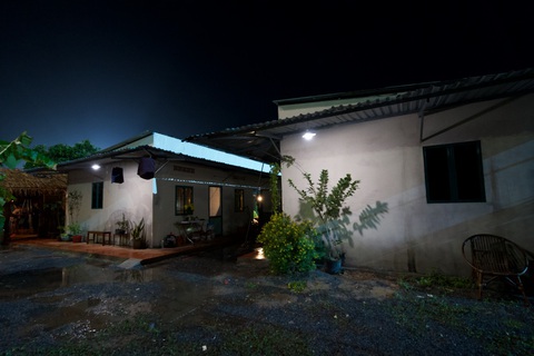 Cảnh quay đắt giá nhất Lật mặt 6: Lý Hải xây cả dãy nhà trọ rồi đập bỏ - Ảnh 3. Cảnh quay đắt giá nhất Lật mặt 6: Lý Hải xây cả dãy nhà trọ rồi đập bỏ - Ảnh 3.