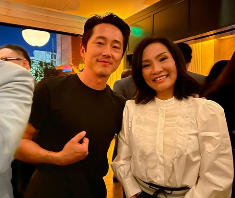 Hồng Đào đóng phim Mỹ với Steven Yeun, Ali Wong - Ảnh 2. Hồng Đào đóng phim Mỹ với Steven Yeun, Ali Wong - Ảnh 2.
