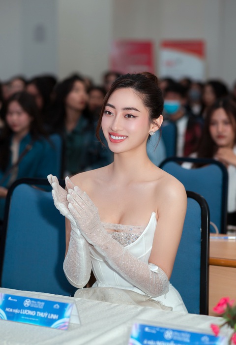 Lương Thùy Linh gây chú ý với lý giải đàn ông giàu chọn phụ nữ đẹp là bản năng - Ảnh 1. Lương Thùy Linh gây chú ý với lý giải đàn ông giàu chọn phụ nữ đẹp là bản năng - Ảnh 1.