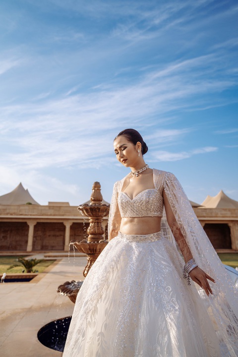 Võ Hạ Trâm khoe vũ đạo bỏng mắt cùng giọng hát thần sầu trong MV Về với em - Ảnh 12. Võ Hạ Trâm khoe vũ đạo bỏng mắt cùng giọng hát thần sầu trong MV Về với em - Ảnh 12.