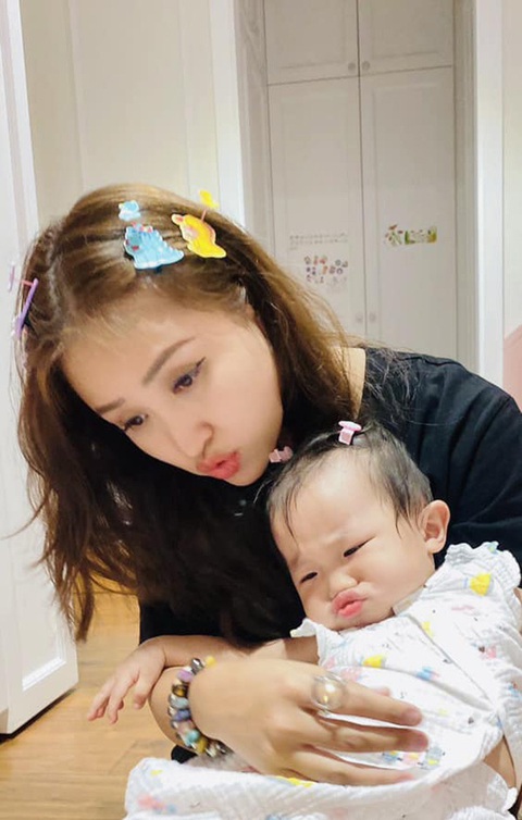 Ảnh vui sao Việt 12-4: Gia đình Đông Nhi hạnh phúc khi ngắm hoa anh đào - Ảnh 4. Ảnh vui sao Việt 12-4: Gia đình Đông Nhi hạnh phúc khi ngắm hoa anh đào - Ảnh 4.