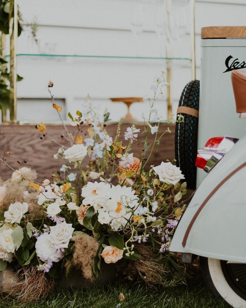 Biến Vespa phế liệu thành xe máy điện kiêm quầy nước di động - Ảnh 8. Biến Vespa phế liệu thành xe máy điện kiêm quầy nước di động - Ảnh 8.