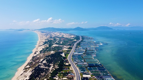 Cung đường ven biển Bắc Khánh Hòa nối những điểm du lịch hoang sơ tuyệt đẹp - Ảnh 2. Cung đường ven biển Bắc Khánh Hòa nối những điểm du lịch hoang sơ tuyệt đẹp - Ảnh 2.