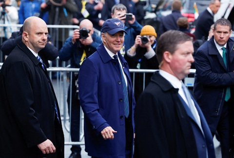 Tài liệu mật về bảo vệ Tổng thống Biden rơi trên đường phố Bắc Ireland - Ảnh 1. Tài liệu mật về bảo vệ Tổng thống Biden rơi trên đường phố Bắc Ireland - Ảnh 1.