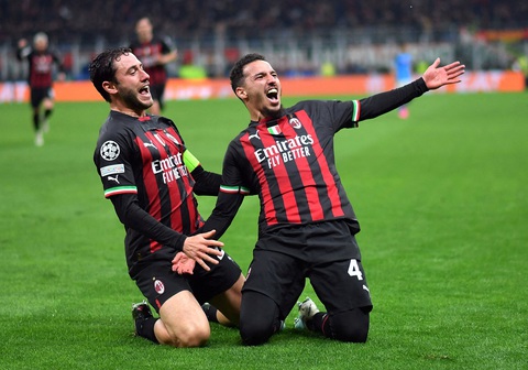 Milan thắng sát nút Napoli, mọi chuyện giải quyết ở lượt về - Ảnh 1. Milan thắng sát nút Napoli, mọi chuyện giải quyết ở lượt về - Ảnh 1.