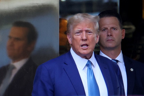 Ông Trump trở lại New York trả lời thẩm vấn vụ kiện dân sự - Ảnh 1. Ông Trump trở lại New York trả lời thẩm vấn vụ kiện dân sự - Ảnh 1.