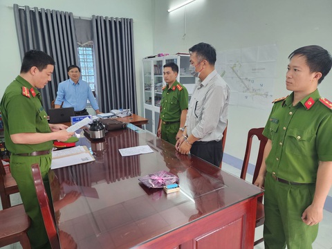Nói sắp làm ủy viên Trung ương Đảng để lừa đảo hơn 4,5 tỉ - Ảnh 1. Nói sắp làm ủy viên Trung ương Đảng để lừa đảo hơn 4,5 tỉ - Ảnh 1.